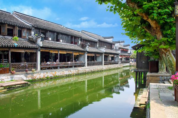 莹观天下|文莱王子马丁结婚了：婚礼大办10天，与新娘青梅竹马